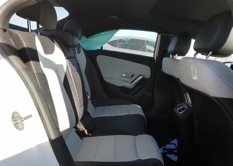 2020 Mercedes-Benz A 35 Amg z USA, uszkodzony, nr VIN W1K3G5BB9LJ214140